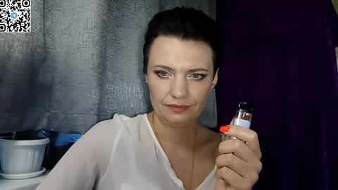 Snapshot of hotmamaqueen234 chatting on May 2026 04:04:02 PM hotmamaqueen234 online show from May 2026 04:04:02 PM