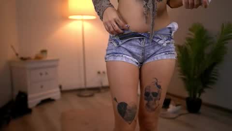 Molly online show from November 2025 05:20:01 AM