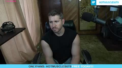 Snapshot of hotmuscles6t9 chatting on June 2026 07:15:01 PM hotmuscles6t9 online show from June 2026 07:15:01 PM