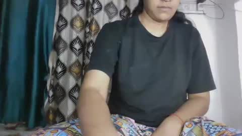 lola online show from November 2025 05:15:01 PM