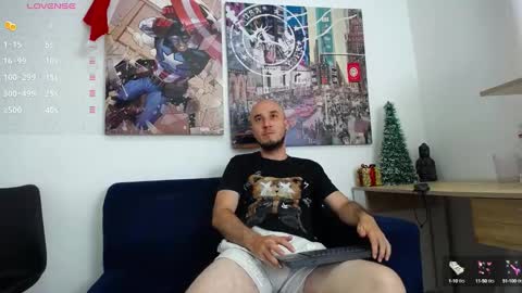 Snapshot of hott_asses chatting on December 2024 05:50:02 PM hott_asses online show from December 2024 05:50:02 PM
