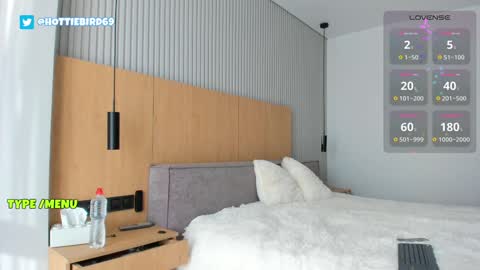 Snapshot of hottie_bird chatting on December 2024 08:20:01 AM Jane Sweetheart online show from December 2024 08:20:01 AM