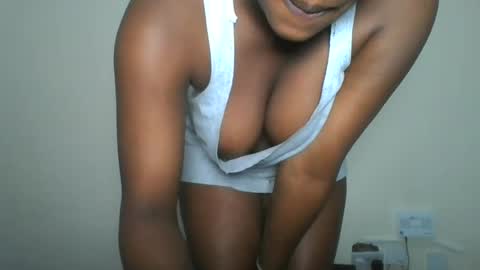 Snapshot of hottie_vera chatting on June 2026 07:16:02 PM vera online show from June 2026 07:16:02 PM