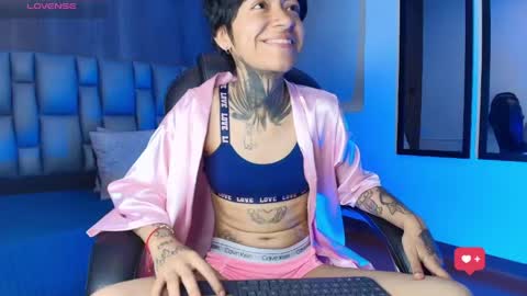 Snapshot of hottiesjuls chatting on May 2026 07:11:01 PM Juls online show from May 2026 07:11:01 PM