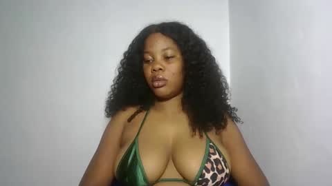 hotty_lora889 online show from October 2025 09:00:02 AM