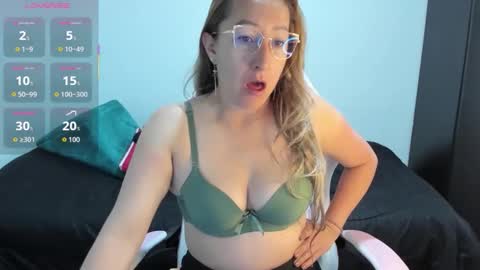 hottychrystal online show from March 2026 12:42:01 PM