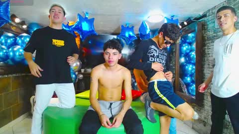 Snapshot of howents chatting on December 2024 12:41:02 AM HOWENTS online show from December 2024 12:41:02 AM