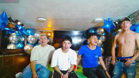 Snapshot of howents chatting on December 2024 12:41:02 AM HOWENTS online show from December 2024 12:41:02 AM