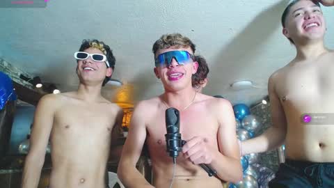 Snapshot of howents chatting on December 2024 03:41:01 AM HOWENTS online show from December 2024 03:41:01 AM