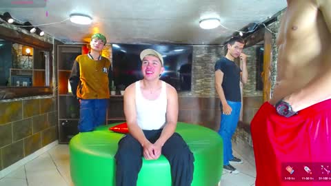 Snapshot of howents chatting on January 2025 01:32:01 AM HOWENTS online show from January 2025 01:32:01 AM