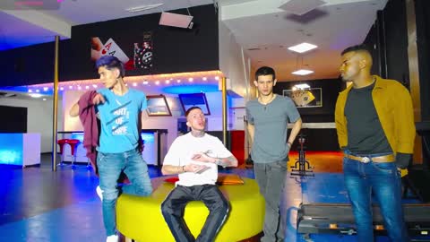 Snapshot of howents chatting on January 2025 01:21:01 AM HOWENTS online show from January 2025 01:21:01 AM