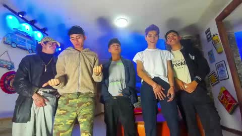 Snapshot of howents chatting on March 2025 04:08:02 AM HOWENTS online show from March 2025 04:08:02 AM