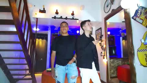 Snapshot of howents chatting on September 2025 02:13:02 AM HOWENTS online show from September 2025 02:13:02 AM