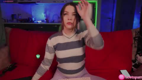 Mia online show from November 2025 05:27:01 PM