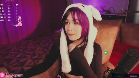 Snapshot of howtomeow chatting on April 2026 05:16:01 PM Mia online show from April 2026 05:16:01 PM