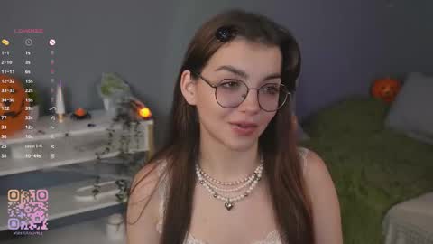 Diane online show from October 2025 07:12:01 PM