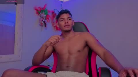 Snapshot of hugo_cano chatting on May 2026 04:12:02 PM Hugo Cano online show from May 2026 04:12:02 PM