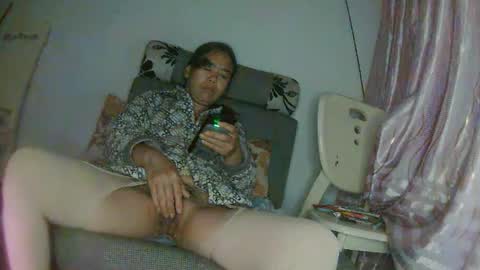 hujiajia520321431 online show from October 2025 09:08:02 PM