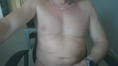 Snapshot of hundeleine chatting on November 2025 03:01:02 PM hundeleine online show from November 2025 03:01:02 PM