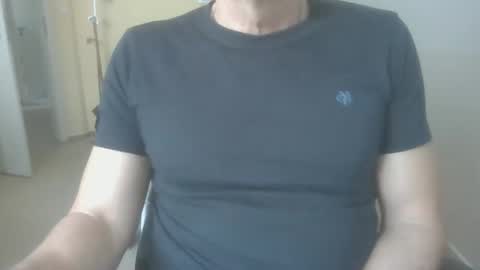 Snapshot of hundeleine chatting on December 2025 08:19:02 AM hundeleine online show from December 2025 08:19:02 AM