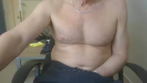 Snapshot of hundeleine chatting on February 2026 02:24:01 PM hundeleine online show from February 2026 02:24:01 PM