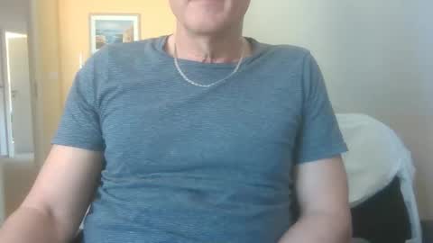 Snapshot of hundeleine chatting on April 2026 07:14:01 AM hundeleine online show from April 2026 07:14:01 AM