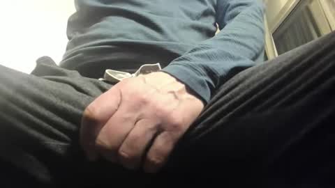 Snapshot of hung_hot_fit10 chatting on December 2024 07:58:02 AM Big uncut cock dripping online show from December 2024 07:58:02 AM