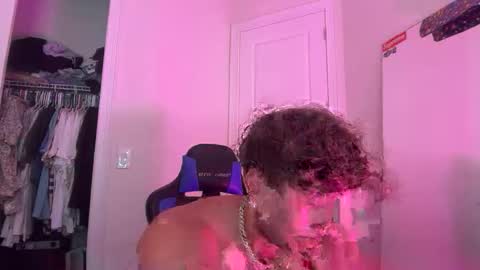 Snapshot of hungkingg22 chatting on April 2026 03:34:01 PM hungkingg22 online show from April 2026 03:34:01 PM