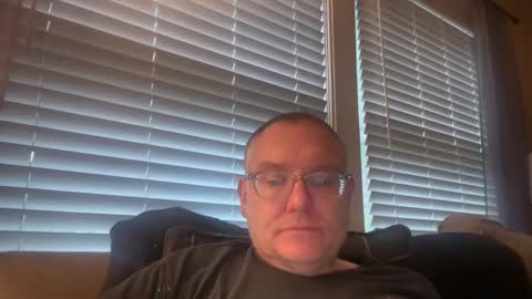 Snapshot of hungron9 chatting on May 2026 12:33:01 PM AARON online show from May 2026 12:33:01 PM
