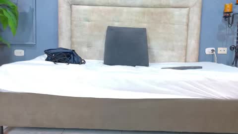 Hunter  online show from November 2025 07:02:01 PM