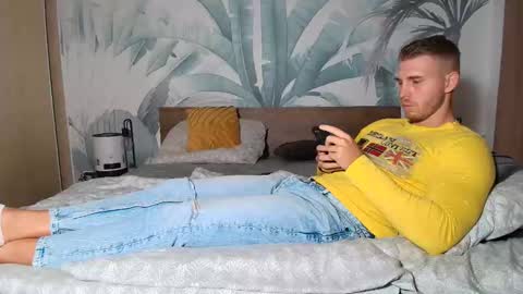 Snapshot of hunterbridges chatting on September 2025 09:02:01 AM Hunter Bridges online show from September 2025 09:02:01 AM