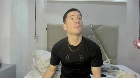 hunterheat_ online show from October 2025 12:05:01 PM