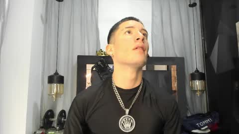 hunterheat_ online show from April 2026 01:51:02 PM