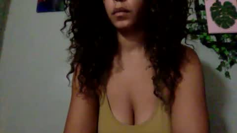 Snapshot of hunyybunz chatting on December 2024 01:01:02 AM Goddess Hunyy online show from December 2024 01:01:02 AM