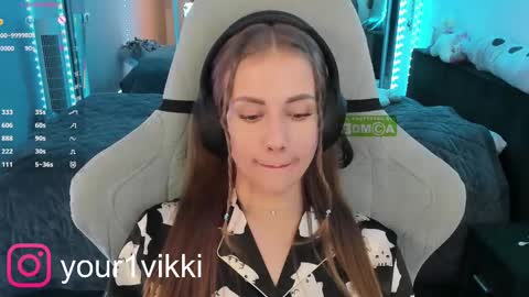 Snapshot of hustleebabyy_vikki chatting on February 2025 10:37:02 PM Vika online show from February 2025 10:37:02 PM