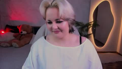 Hwasa online show from March 2026 08:27:02 PM