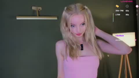 Snapshot of hypno_eyes_babe chatting on June 2026 03:47:01 PM Kate online show from June 2026 03:47:01 PM
