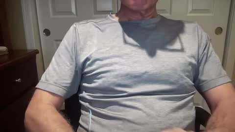 Snapshot of i8bgcq chatting on October 2025 04:02:01 PM The Talented Mr. DILFy online show from October 2025 04:02:01 PM