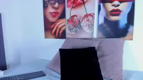 Snapshot of i_am_dolls chatting on September 2025 07:46:02 PM The Dolls online show from September 2025 07:46:02 PM