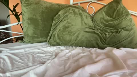 Olive online show from October 2025 12:13:01 AM