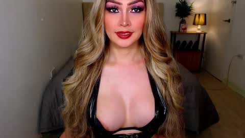 QUEEN SUSSIE BROWN online show from January 2026 10:53:02 AM