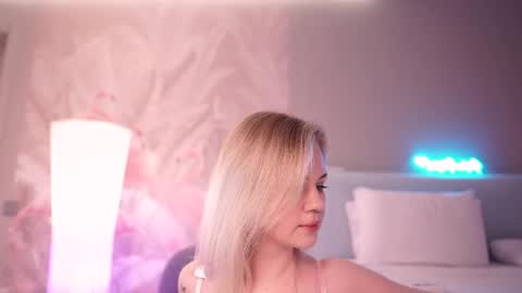 Nina  online show from April 2026 08:01:02 PM