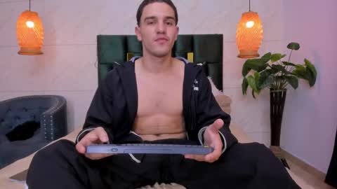 Ian online show from January 2025 04:18:02 AM