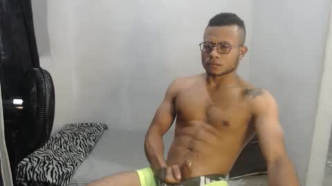 ian_tuner online show from December 2025 08:03:01 PM