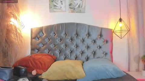 ian  online show from October 2025 03:31:02 AM