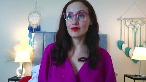 Iberian Moon online show from February 2026 06:01:01 PM