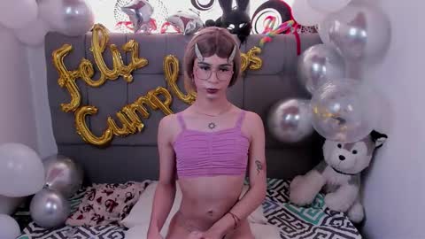 Camila online show from October 2025 09:00:02 PM