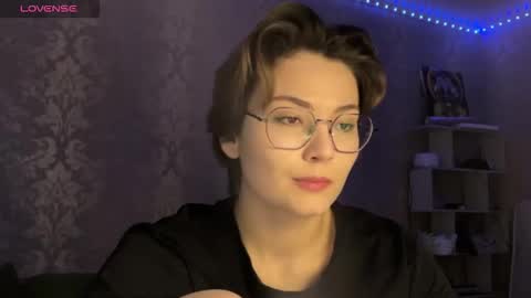 Ksenia online show from April 2026 04:19:01 PM