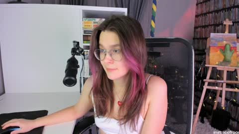 Snapshot of icefroq chatting on January 2025 09:59:01 PM Julia online show from January 2025 09:59:01 PM