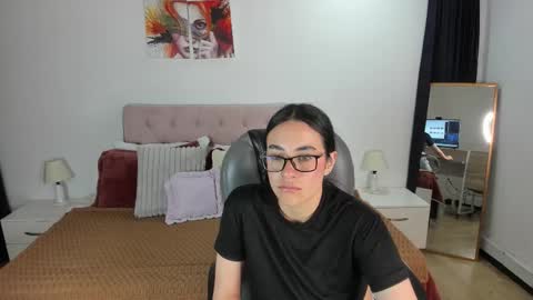 Icy online show from November 2025 11:07:02 PM